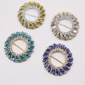 Welded glass rhinestone round button 