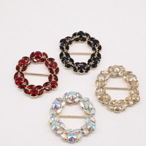 Welded glass rhinestone round button 