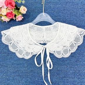 Hollow embroidered collar