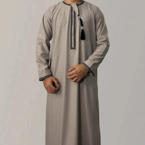New Spot Solid Color Round Neck Embroidered Thick Tassel Omani Robe Arab Saudi Men's Long-sleeved Robe