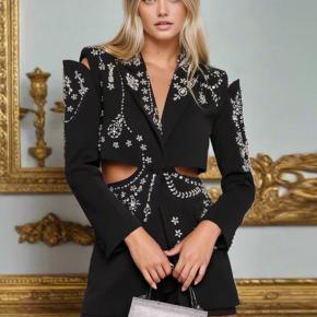 European and American Sexy Style Jacket 2025 New Rhinestone Nail Beads Exposed Waist High-end Long-sleeved Suit Women