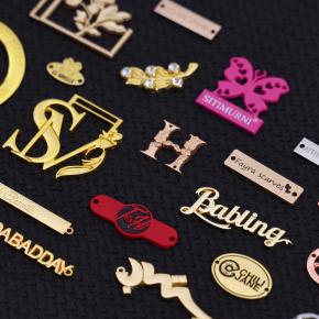 锌合金打孔缝线五金电镀logo标牌定 制裤子辅料装饰金属手缝标牌