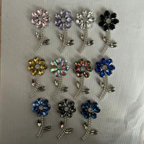  Factory Direct Hand Nail Beads Rhinestone Hot Melt Adhesive Small Flower Four Seasons Clothing Accessories Shoes Hats Bag
