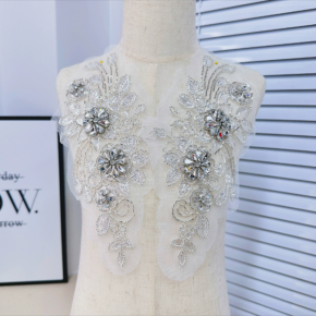 批发现货蕾丝刺绣对花布贴新款婚纱礼服装饰辅料烫钻立体钉珠绣花