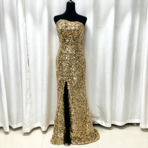 New high-end gold strapless evening dress, elegant and sophisticated, perfect for banquets and shimmering mermaid gowns.